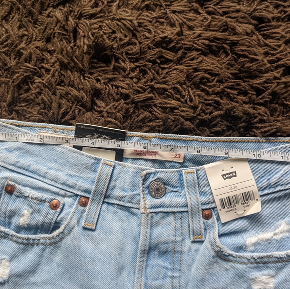 NWT Levis wedgie straight. Size 23 - Picture 11 of 11
